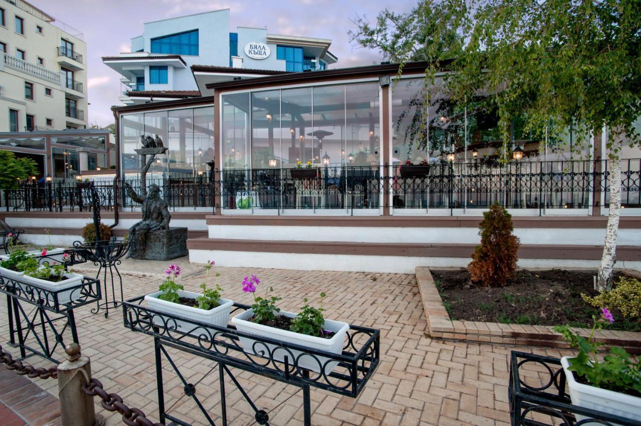 White House Family Hotel Spa Zone Balchik Esterno foto