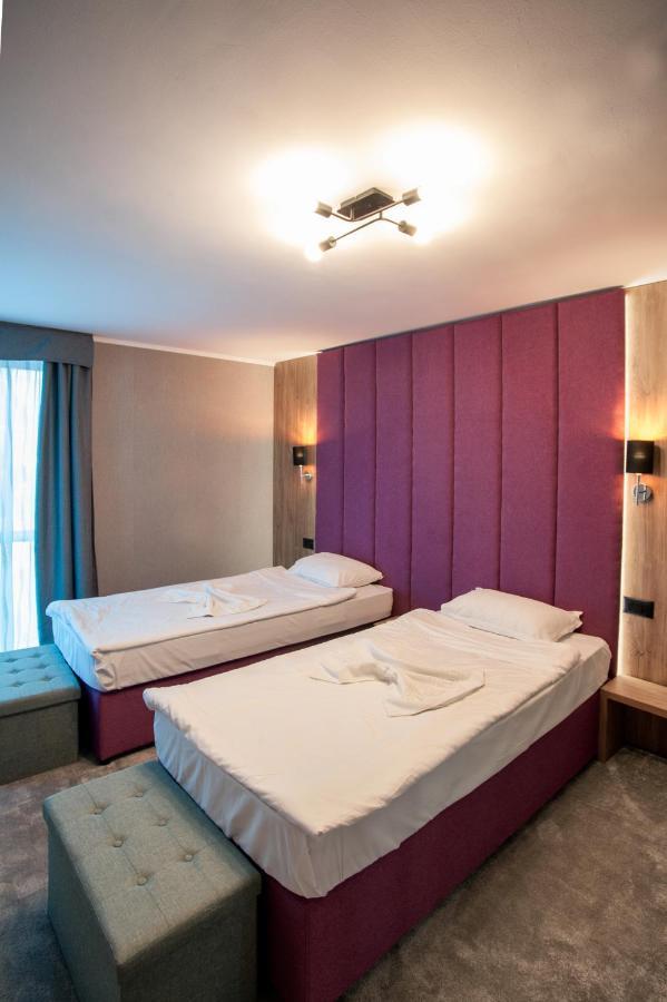 White House Family Hotel Spa Zone Balchik Esterno foto
