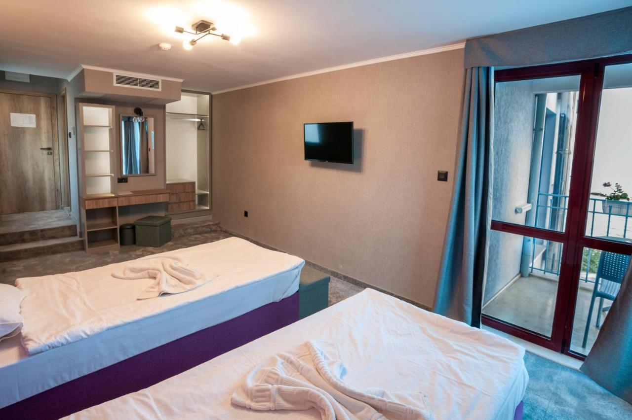 White House Family Hotel Spa Zone Balchik Esterno foto