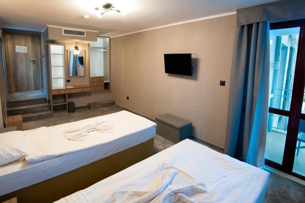 White House Family Hotel Spa Zone Balchik Esterno foto